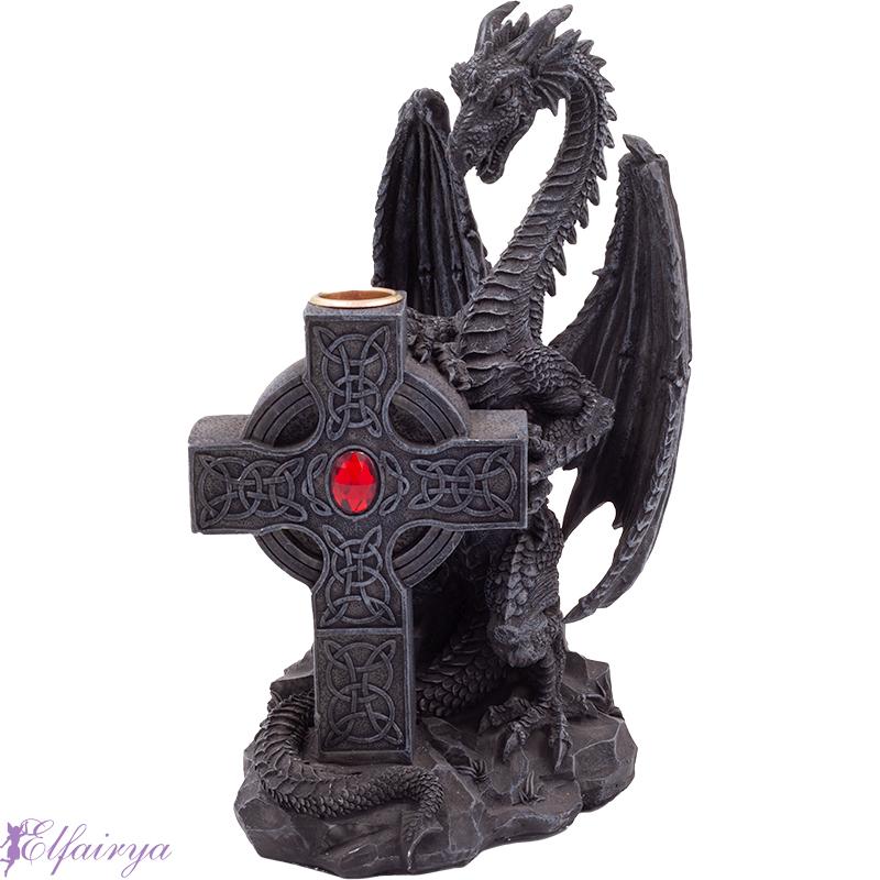 Drache mit keltischem Kreuz und rotem Kristall